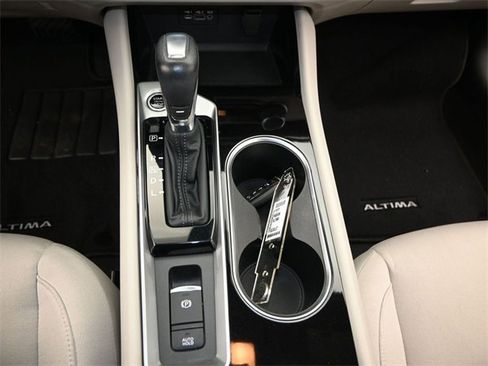 Used 2022 Nissan Altima 2.5 SV w/ SV Premium Package image 10