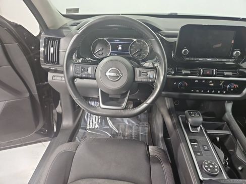 Used 2022 Nissan Pathfinder SV AWD/4WD image 14