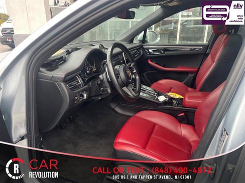 Used 2022 Porsche Macan w/ Premium Package Plus AWD/4WD image 14