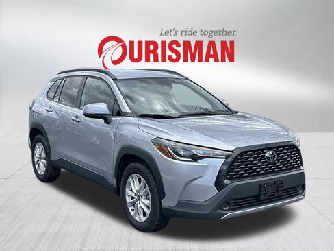 Used 2024 Toyota Corolla Cross LE image 1