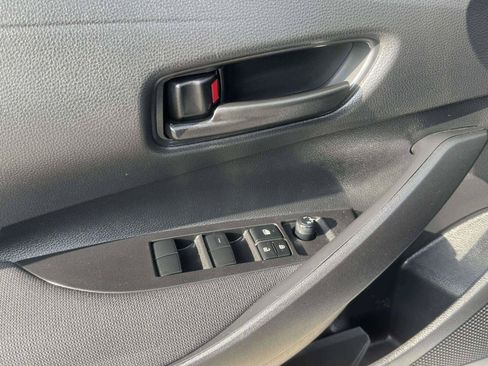 Used 2025 Toyota Corolla LE FWD image 19