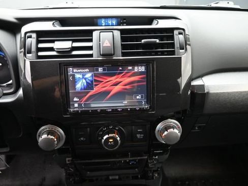 Used 2018 Toyota 4Runner TRD Off-Road Premium AWD/4WD image 4