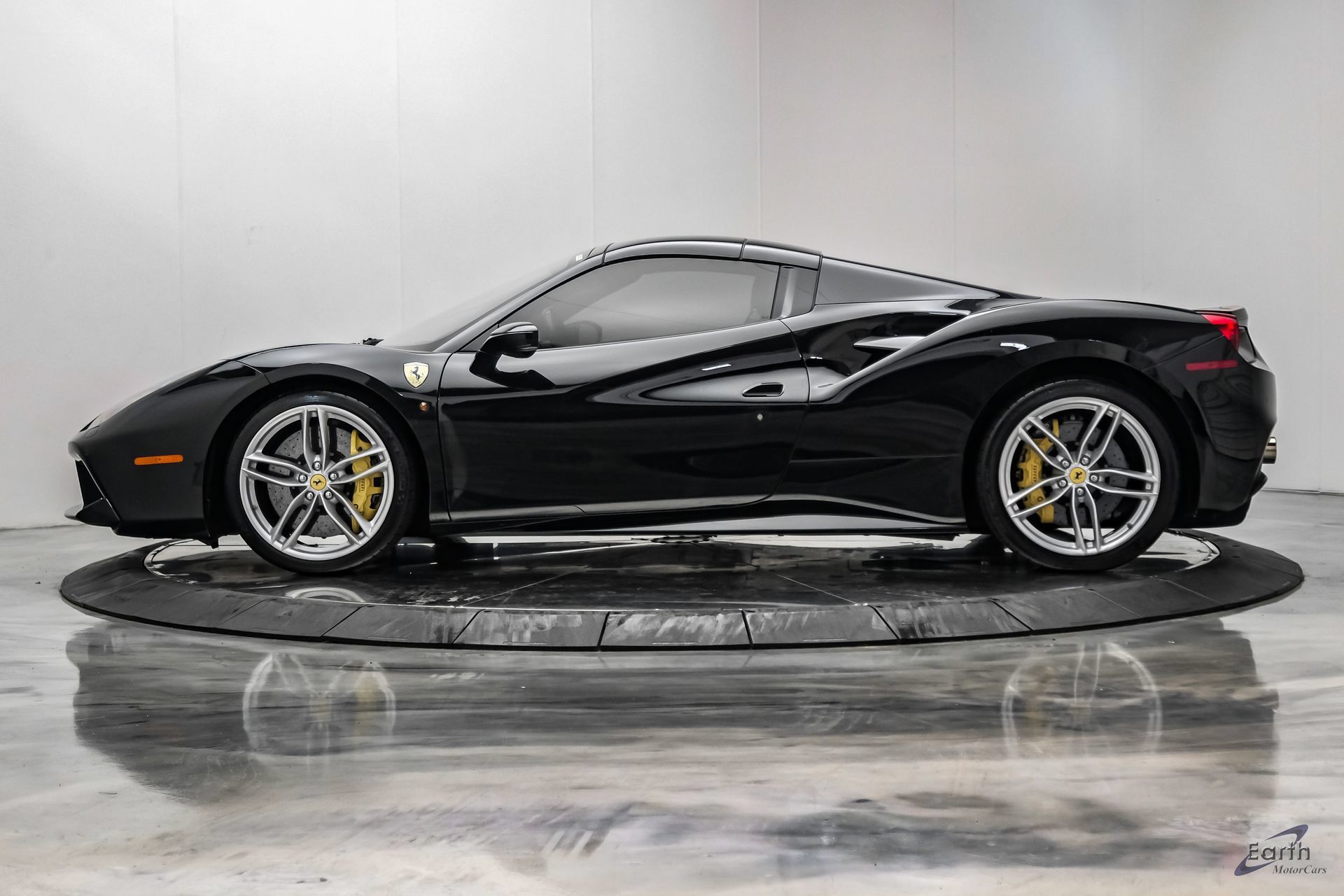 Used 2018 Ferrari 488 Spider RWD image 10