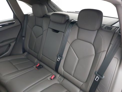 Used 2025 Porsche Macan image 16