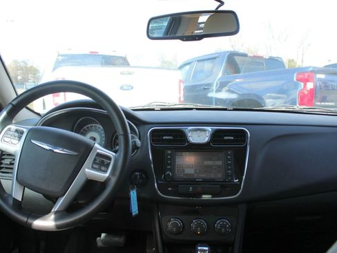 Used 2012 Chrysler 200 Touring w/ Sun/Sound Group image 15