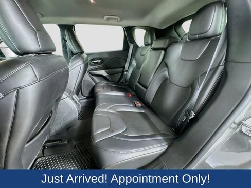 Used 2019 Jeep Cherokee Latitude Plus w/ Comfort/Convenience Group AWD/4WD image 28