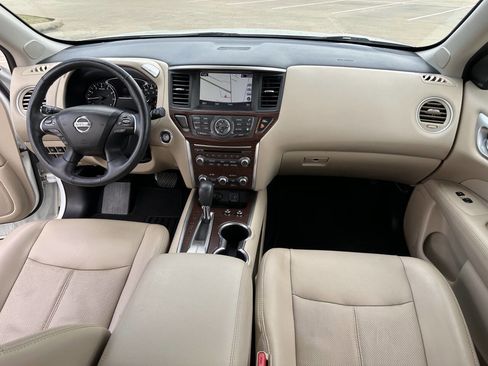 Used 2019 Nissan Pathfinder Platinum w/ Cargo Package image 10