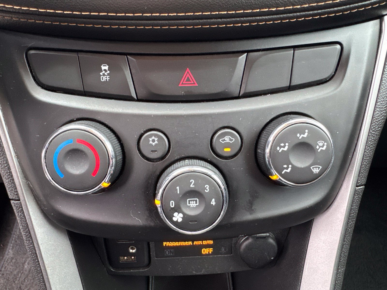 Used 2018 Chevrolet Trax LT w/ LT Convenience Package FWD image 25