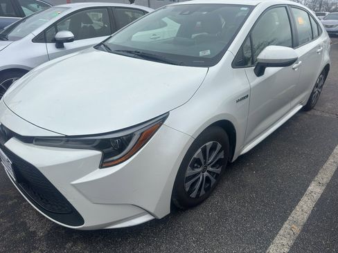 Used 2021 Toyota Corolla LE image 2