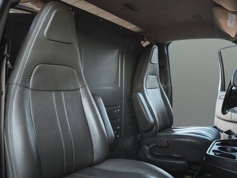 Used 2016 Chevrolet Express 3500 Extended RWD image 14