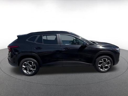 Used 2025 Chevrolet Trax LT FWD image 13