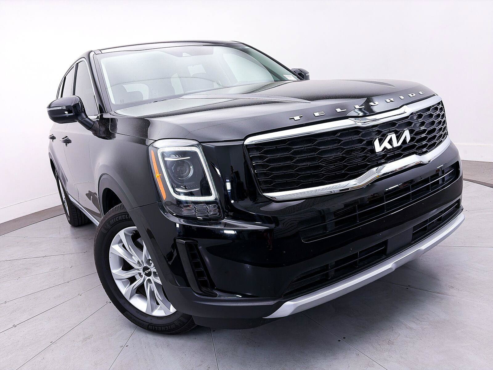 Used 2022 Kia Telluride LX FWD image 3