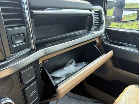 Used 2023 Ford F250 Lariat w/ Sport Appearance Package AWD/4WD image 33