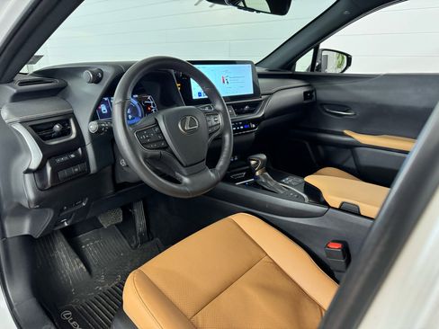 Used 2023 Lexus UX 250h Premium AWD image 11