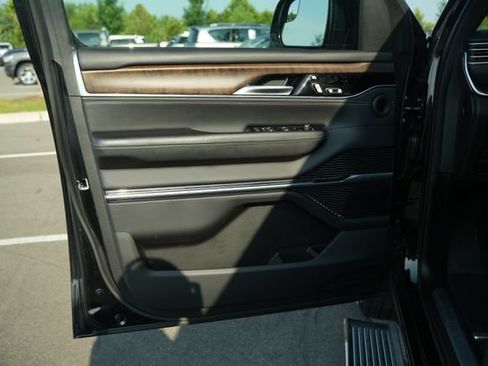 Used 2023 Jeep Grand Wagoneer Series II AWD/4WD image 15