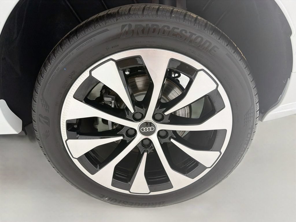 Used 2026 Audi Q3 quattro 2.0T w/ Driver Assistance Package AWD/4WD image 36