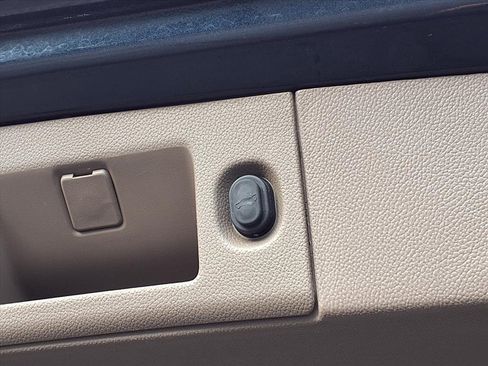 Used 2018 GMC Yukon SLT image 25