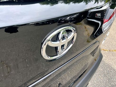 Used 2024 Toyota Corolla Cross LE w/ Moonroof Package AWD/4WD image 30