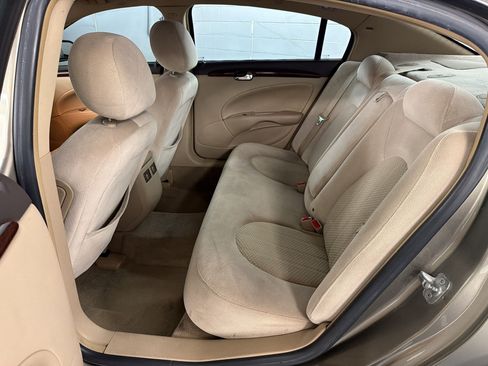 Used 2011 Buick Lucerne CX FWD image 21