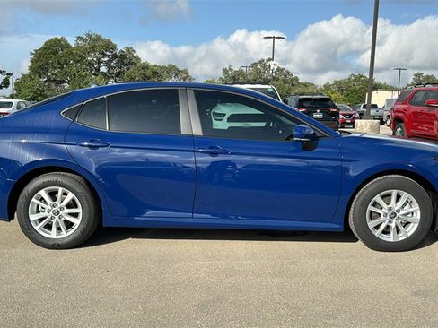 New 2025 Toyota Camry Hybrid image 10