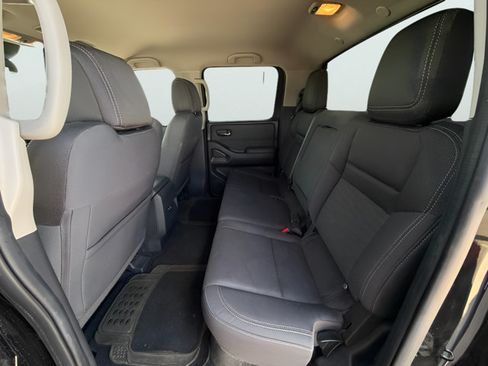 Certified 2022 Nissan Frontier SV w/ Technology Package AWD/4WD image 21