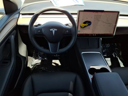 Used 2023 Tesla Model Y AWD image 25