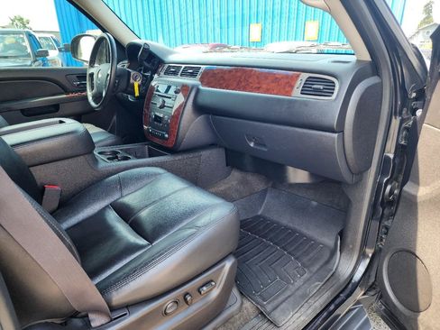 Used 2013 Chevrolet Suburban LT w/ Luxury Package AWD/4WD image 31