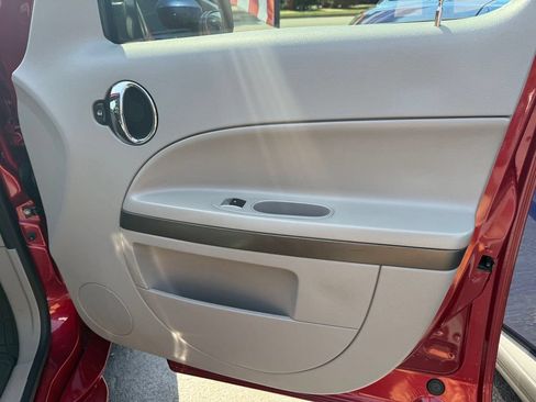 Used 2010 Chevrolet HHR LT FWD image 21
