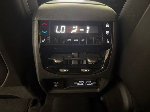 Used 2024 Jeep Grand Cherokee L Limited AWD/4WD image 18