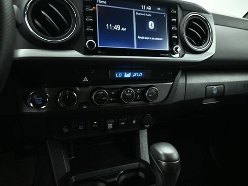 Used 2022 Toyota Tacoma TRD Off-Road w/ Technology Package AWD/4WD image 15