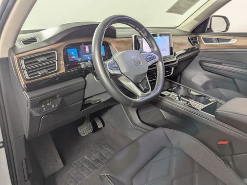 Used 2024 Volkswagen Atlas SE image 30