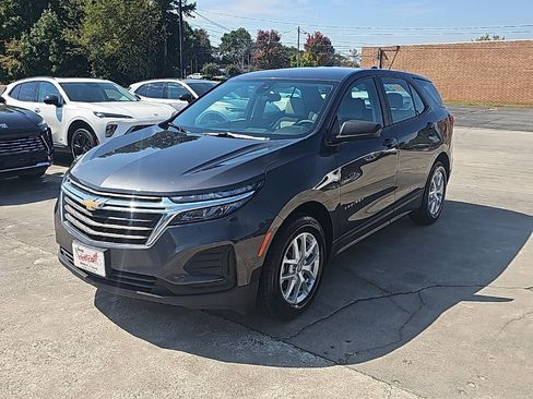 Used 2022 Chevrolet Equinox LS w/ LPO, Floor Liner Package image 4