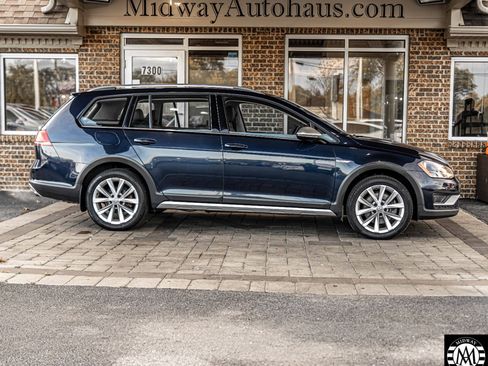 Used 2017 Volkswagen Golf Alltrack S image 9