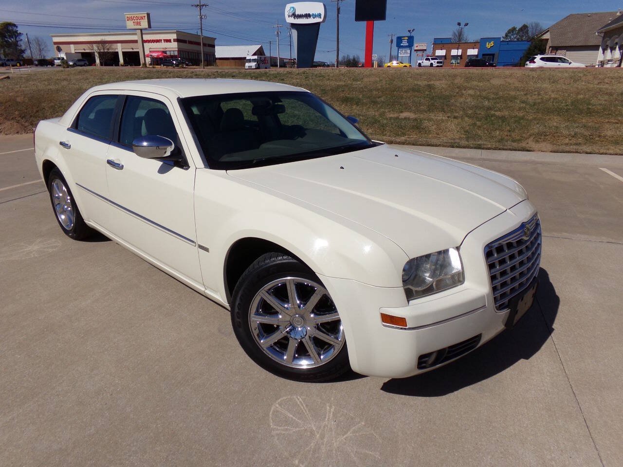 Used 2010 Chrysler 300 Touring RWD image 14