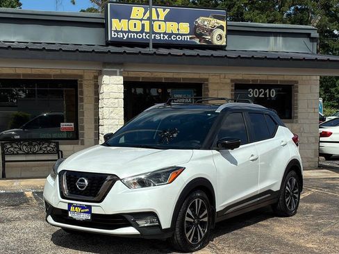 Used 2019 Nissan Kicks SR w/ SR Premium Package FWD image 1