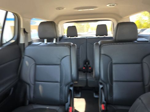 Used 2023 GMC Acadia SLT image 28