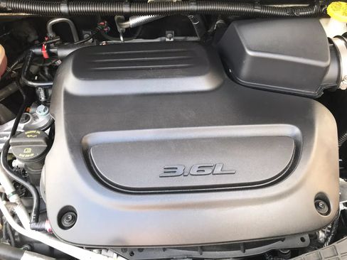 Used 2023 Chrysler Voyager LX FWD image 87