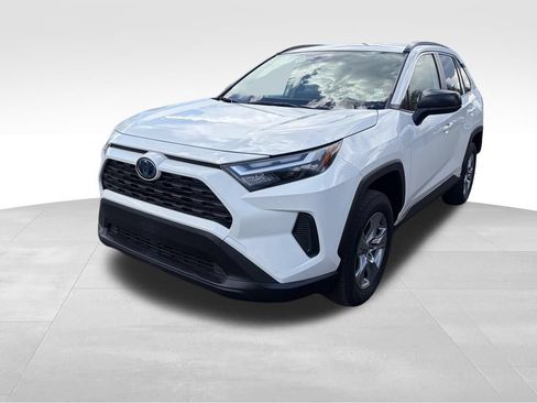 Used 2023 Toyota RAV4 LE AWD/4WD image 3