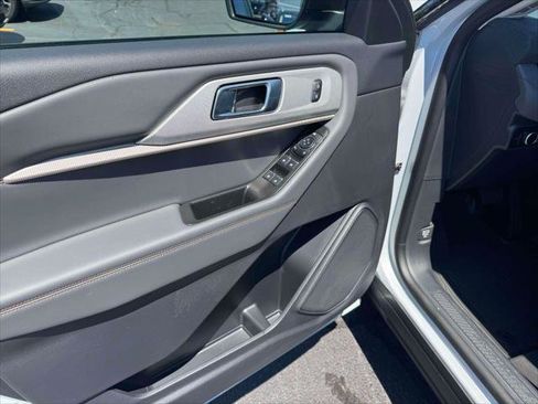 Used 2026 Ford Explorer Active AWD/4WD image 19