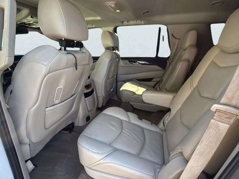 Used 2018 Cadillac Escalade Luxury AWD/4WD image 16