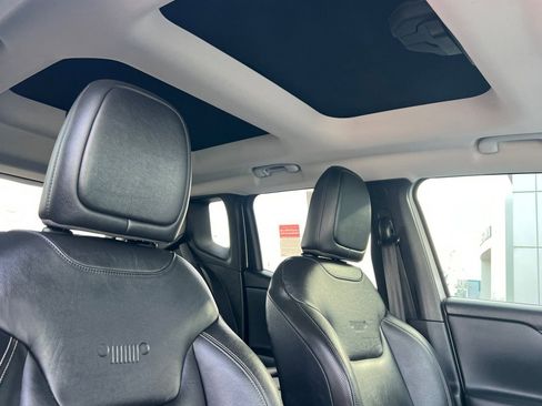 Used 2016 Jeep Renegade Limited image 14