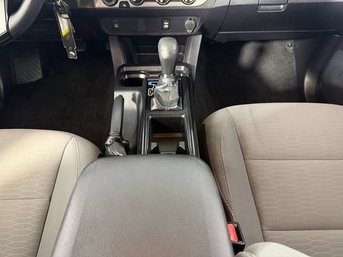 Used 2019 Toyota Tacoma SR AWD/4WD image 16