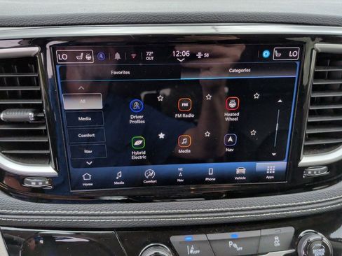 Used 2024 Chrysler Pacifica Limited FWD image 29