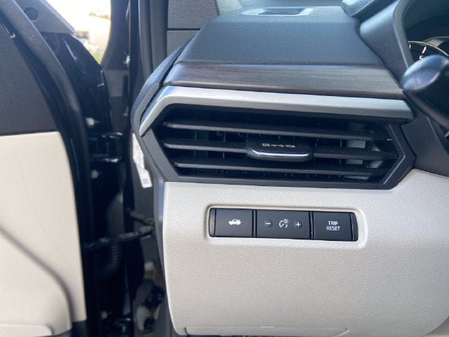 Used 2025 Nissan Altima 2.5 SV FWD image 21