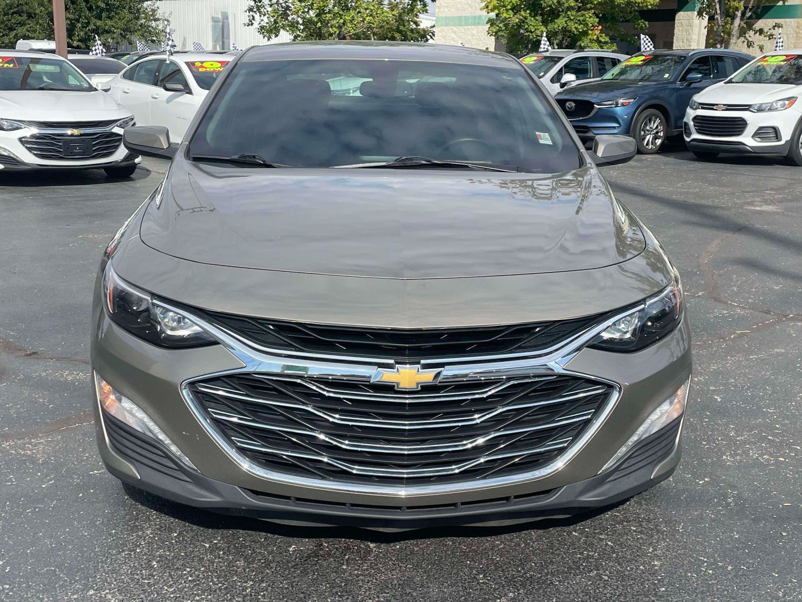 Used 2020 Chevrolet Malibu LT w/ Leather Package FWD image 2
