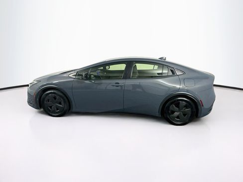 Used 2024 Toyota Prius LE FWD image 4