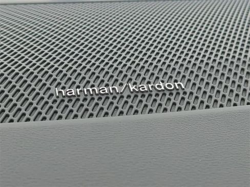 New 2025 Volvo XC90 B5 Plus w/ Protection Package Premier image 31