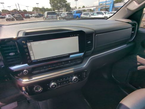 Used 2024 GMC Sierra 1500 SLT image 27