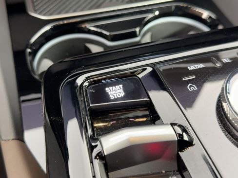 Certified 2025 BMW 530i image 21