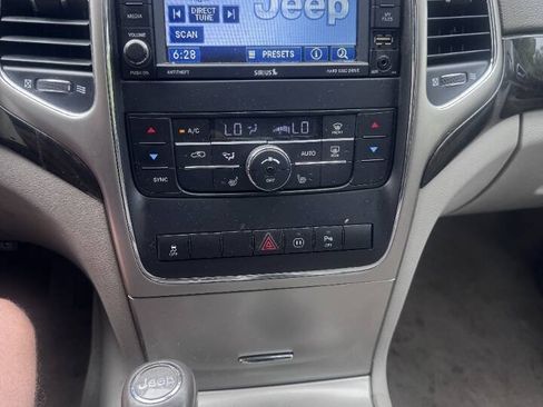 Used 2012 Jeep Grand Cherokee Laredo RWD image 18